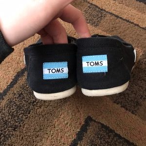 Black toms shoes size 7.5